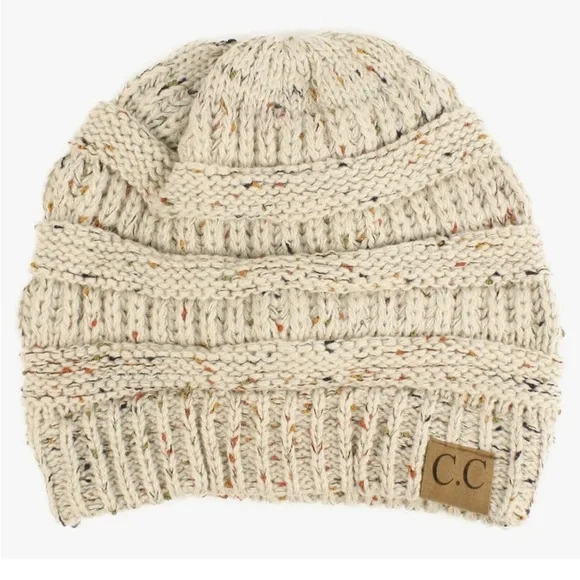 CC chunky sweater beanie with ponytail opening - Picture 2 of 4